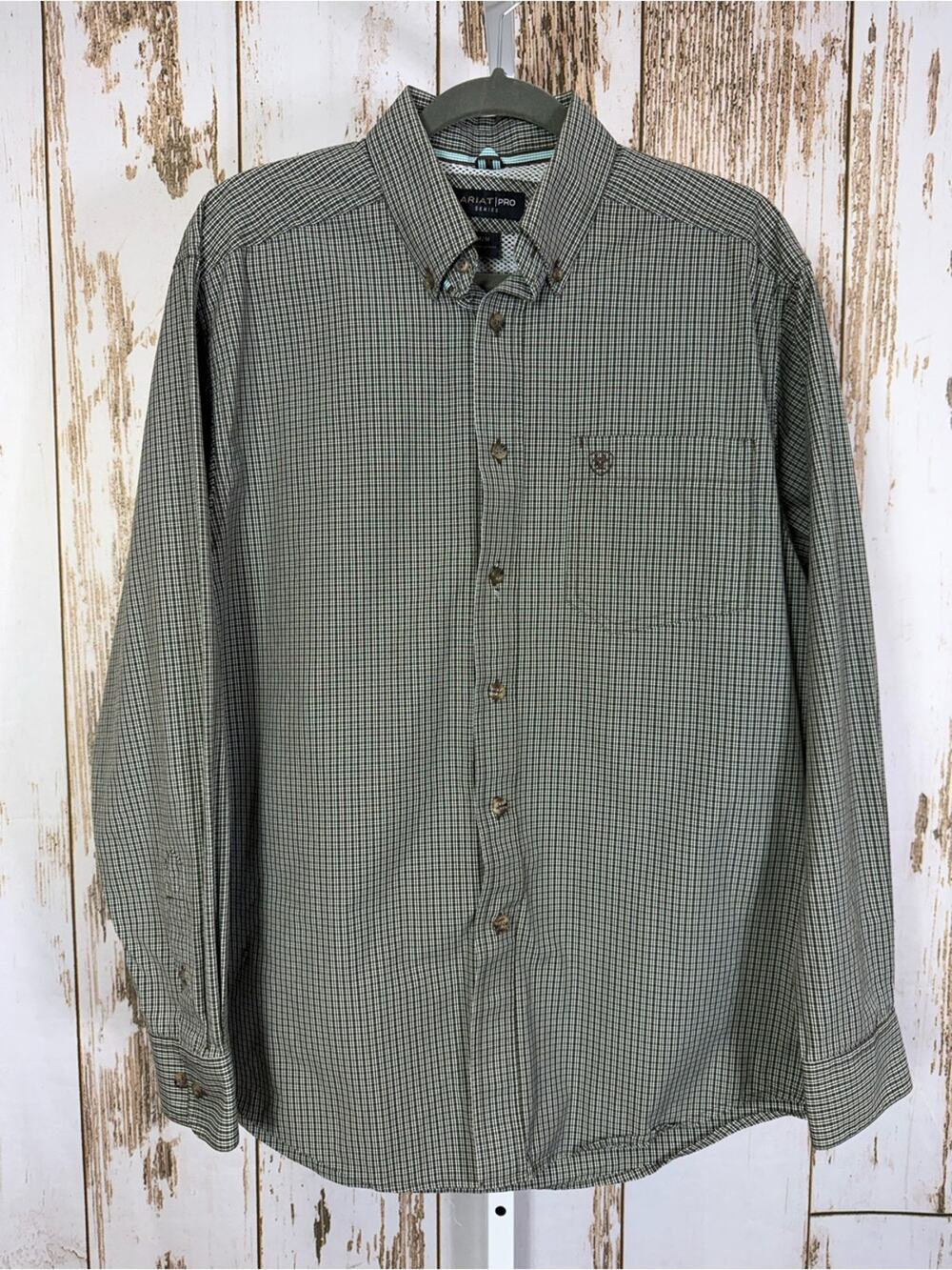 Ariat Pro Series, Plaid Button Down Shirt. Size Medium. Good used condition!